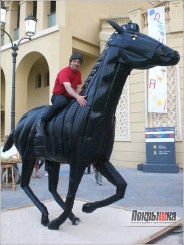 Скульптура лошадь