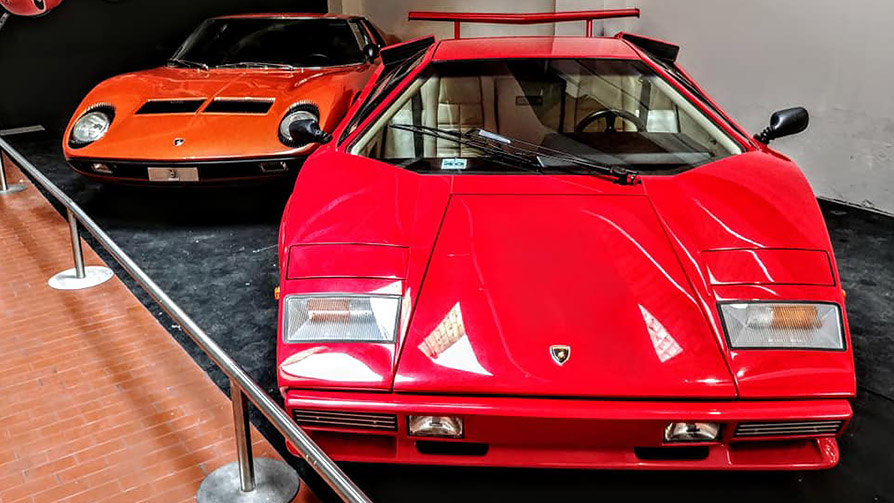 Модели Miura и Countach в Милане
