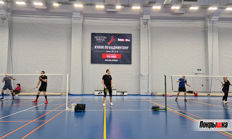 Просторный зал для бадминтона